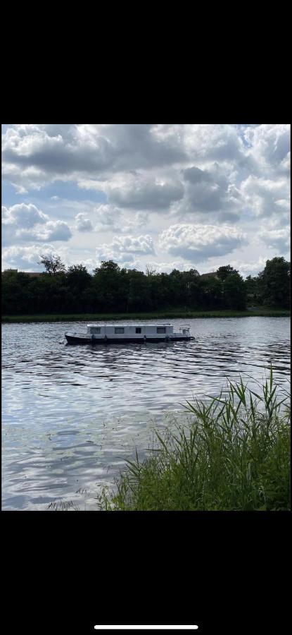 Zouw Hausboat Zakotven -Pouze Ubytovani Roudnice nad Labem Bagian luar foto