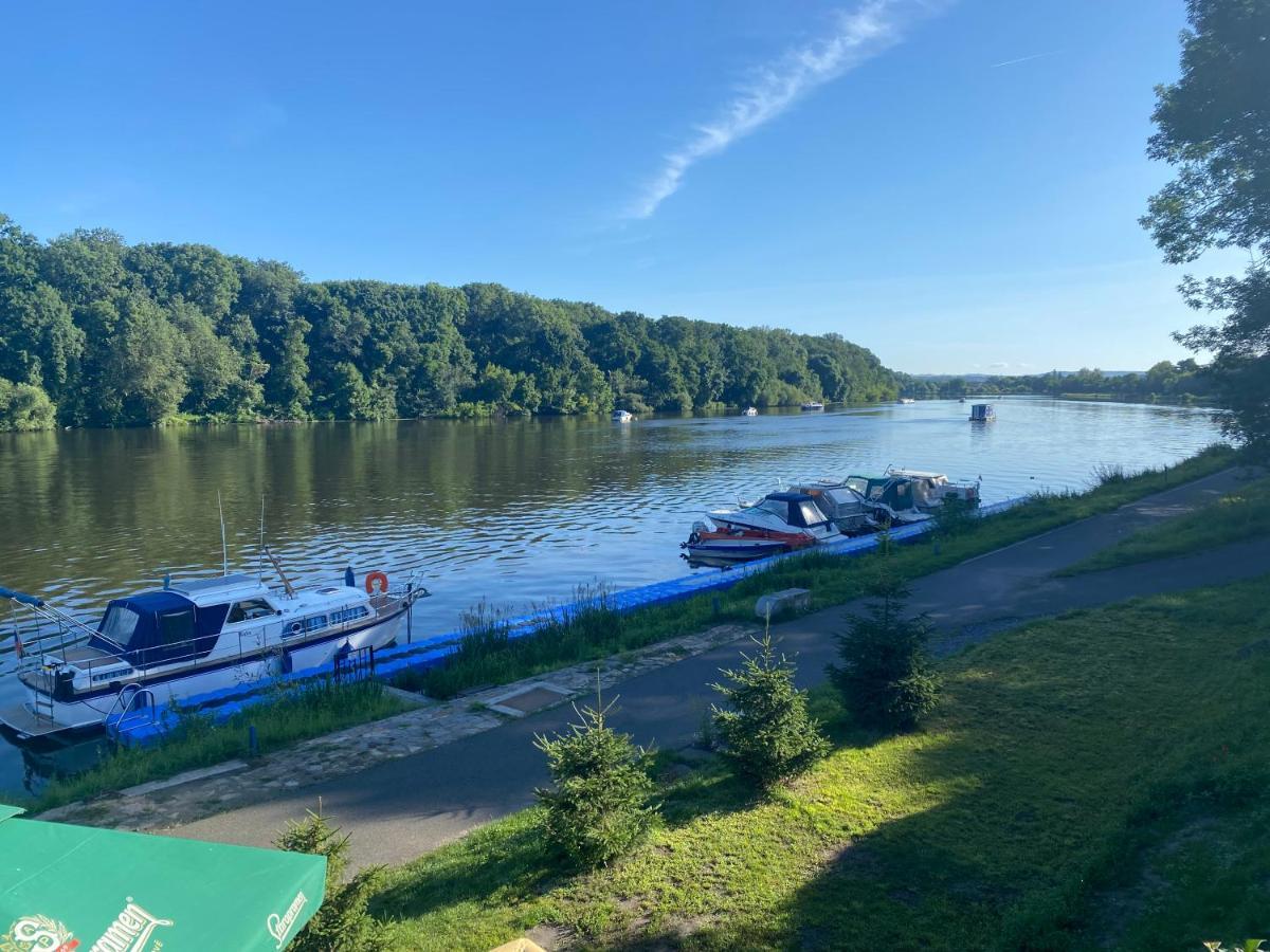 Zouw Hausboat Zakotven -Pouze Ubytovani Roudnice nad Labem Bagian luar foto