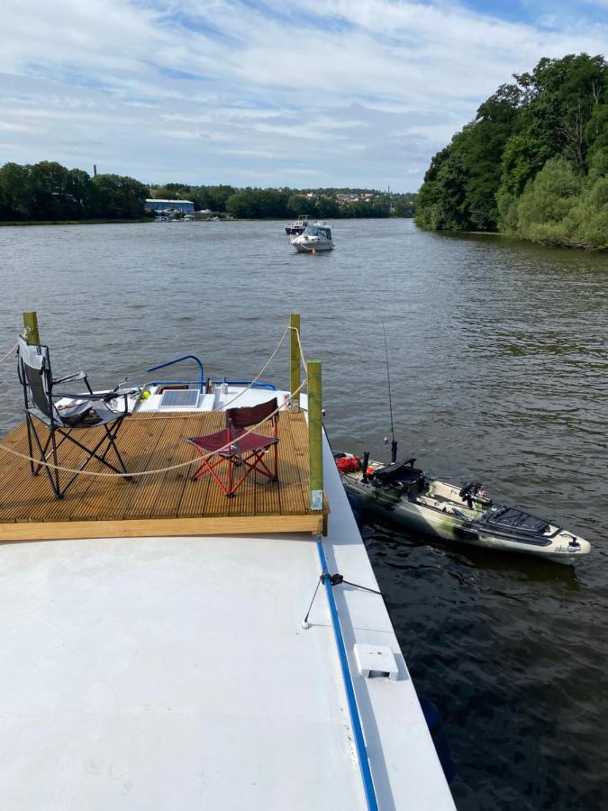 Zouw Hausboat Zakotven -Pouze Ubytovani Roudnice nad Labem Bagian luar foto