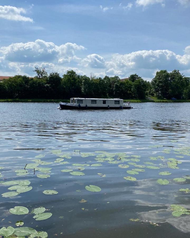 Zouw Hausboat Zakotven -Pouze Ubytovani Roudnice nad Labem Bagian luar foto