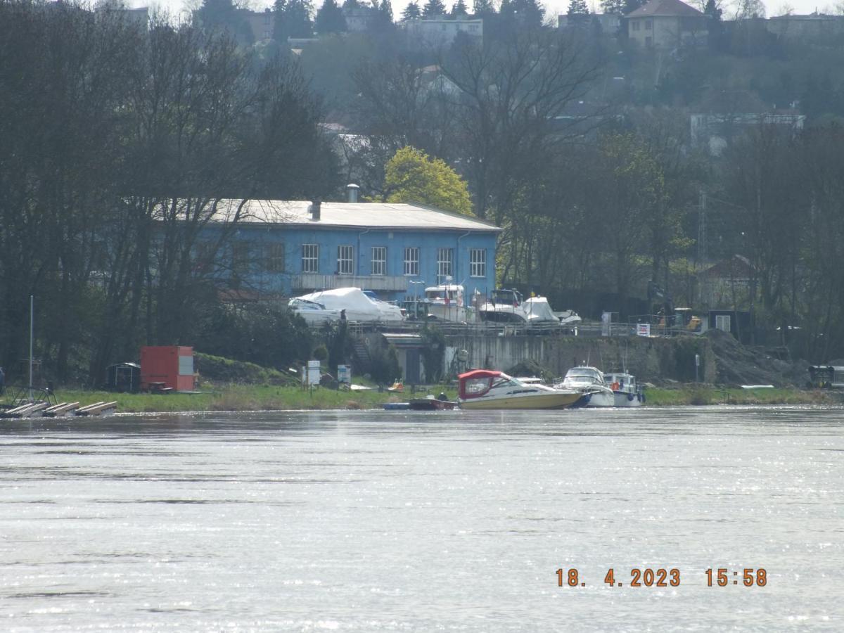 Zouw Hausboat Zakotven -Pouze Ubytovani Roudnice nad Labem Bagian luar foto