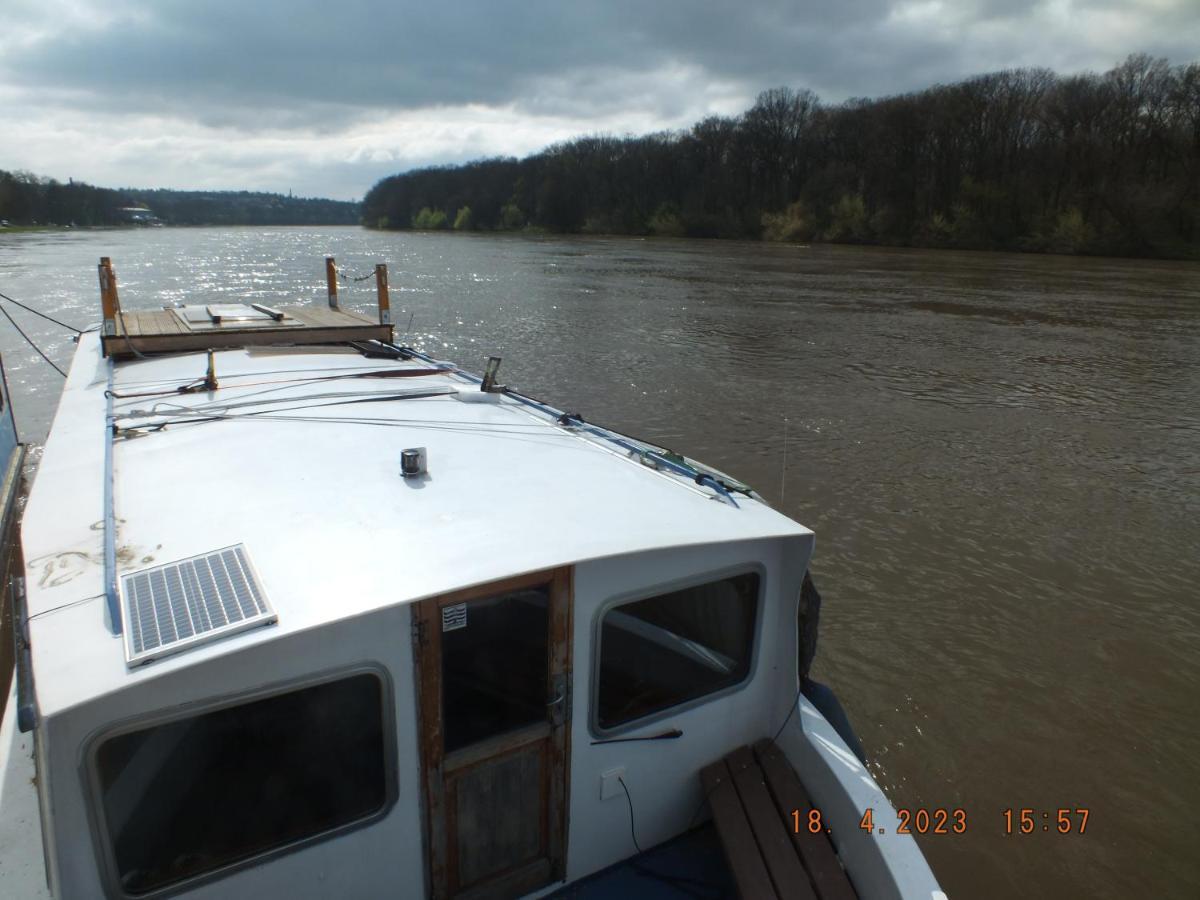 Zouw Hausboat Zakotven -Pouze Ubytovani Roudnice nad Labem Bagian luar foto