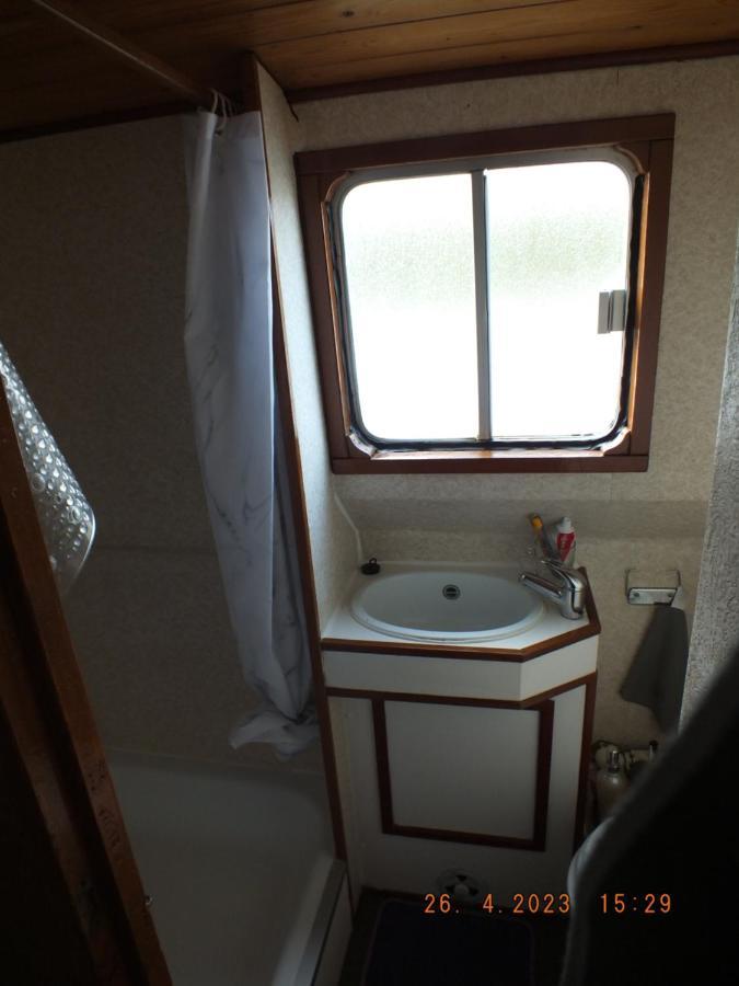 Zouw Hausboat Zakotven -Pouze Ubytovani Roudnice nad Labem Bagian luar foto