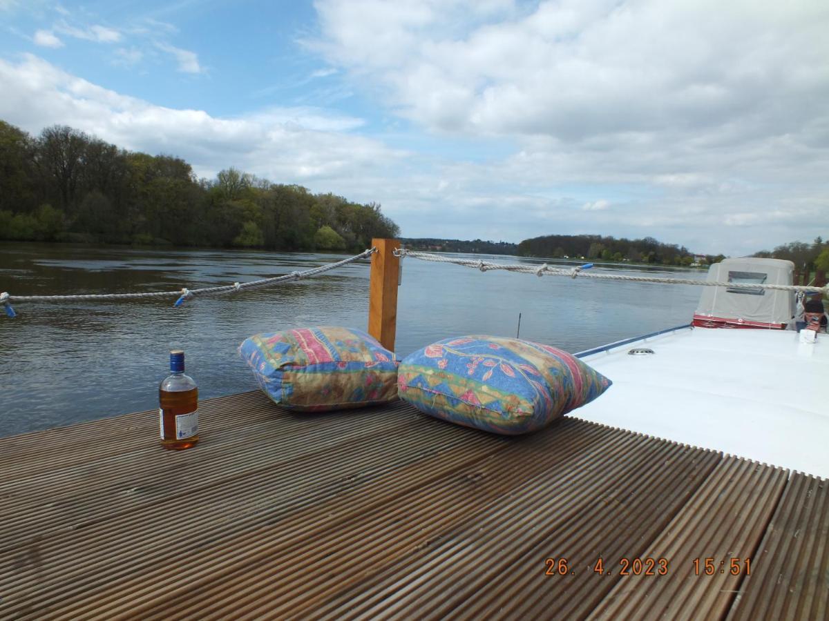Zouw Hausboat Zakotven -Pouze Ubytovani Roudnice nad Labem Bagian luar foto