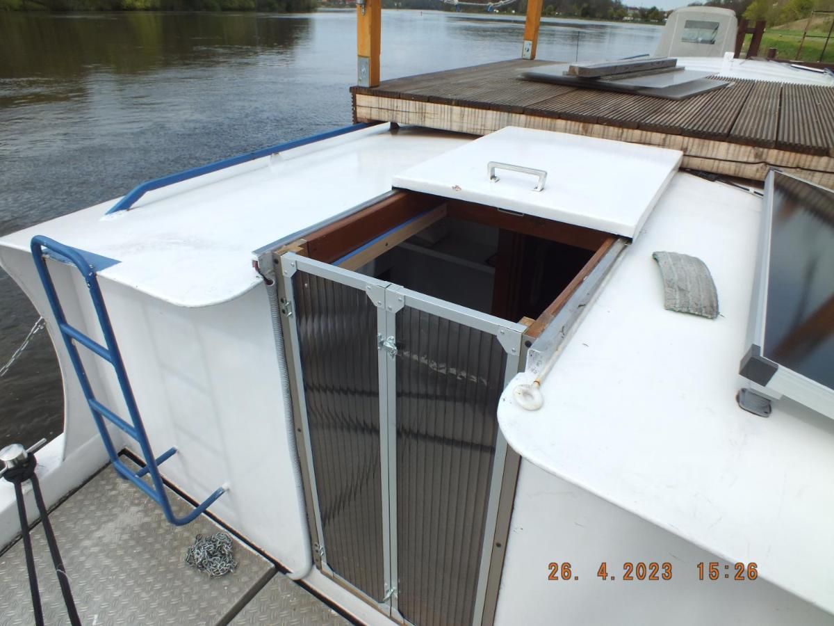 Zouw Hausboat Zakotven -Pouze Ubytovani Roudnice nad Labem Bagian luar foto