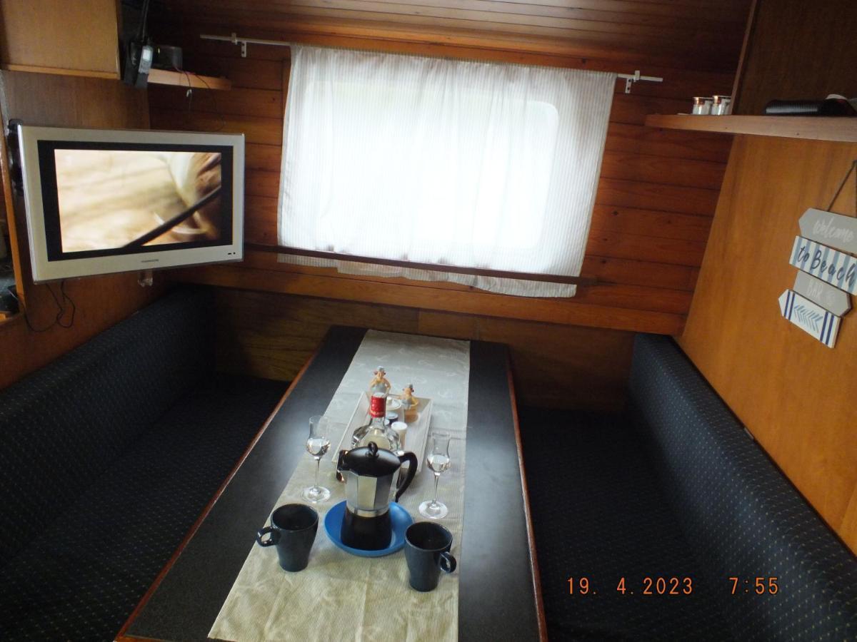 Zouw Hausboat Zakotven -Pouze Ubytovani Roudnice nad Labem Bagian luar foto