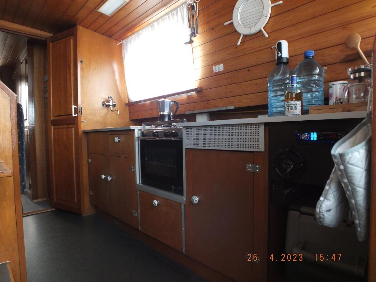 Zouw Hausboat Zakotven -Pouze Ubytovani Roudnice nad Labem Bagian luar foto