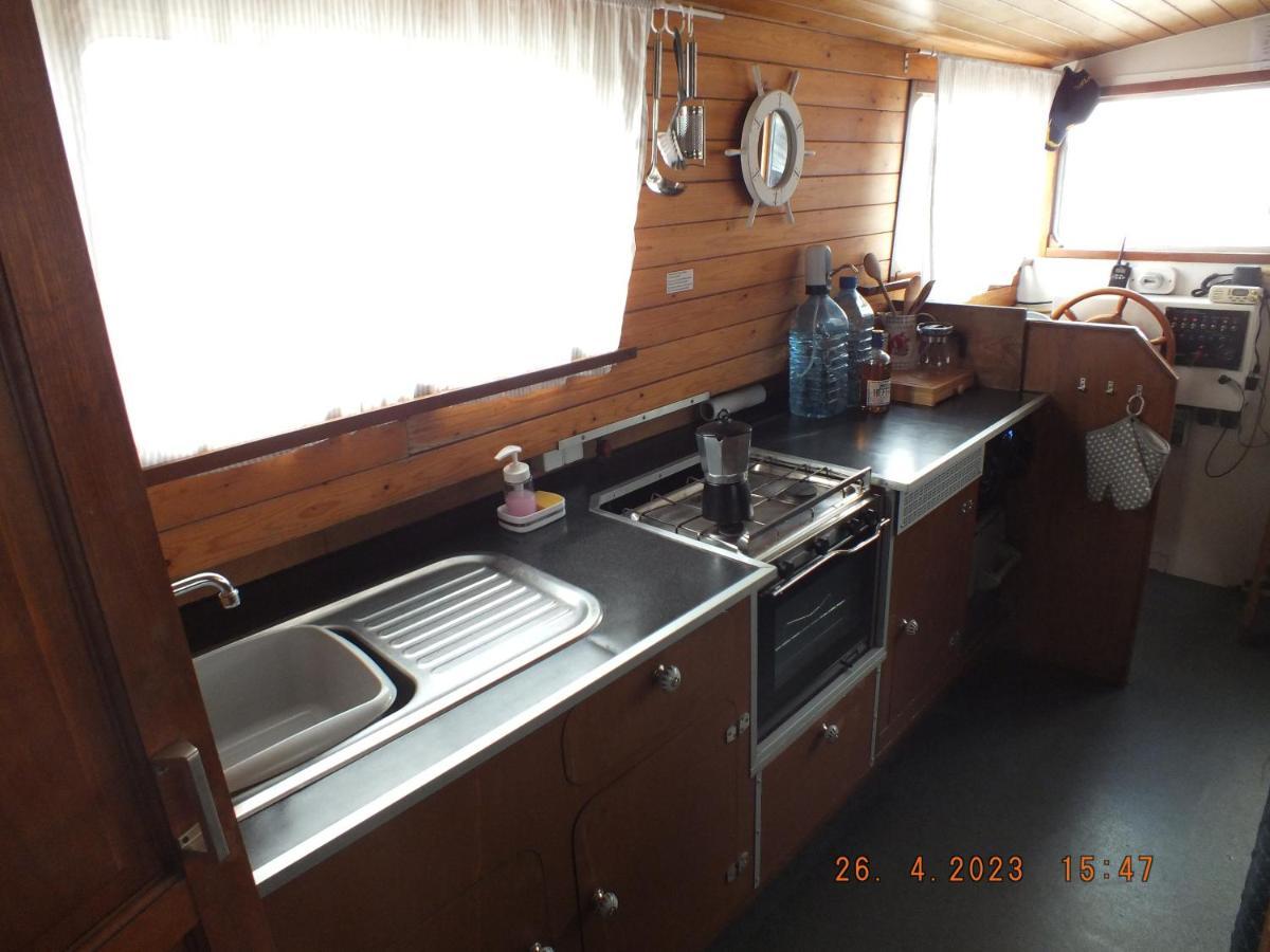 Zouw Hausboat Zakotven -Pouze Ubytovani Roudnice nad Labem Bagian luar foto