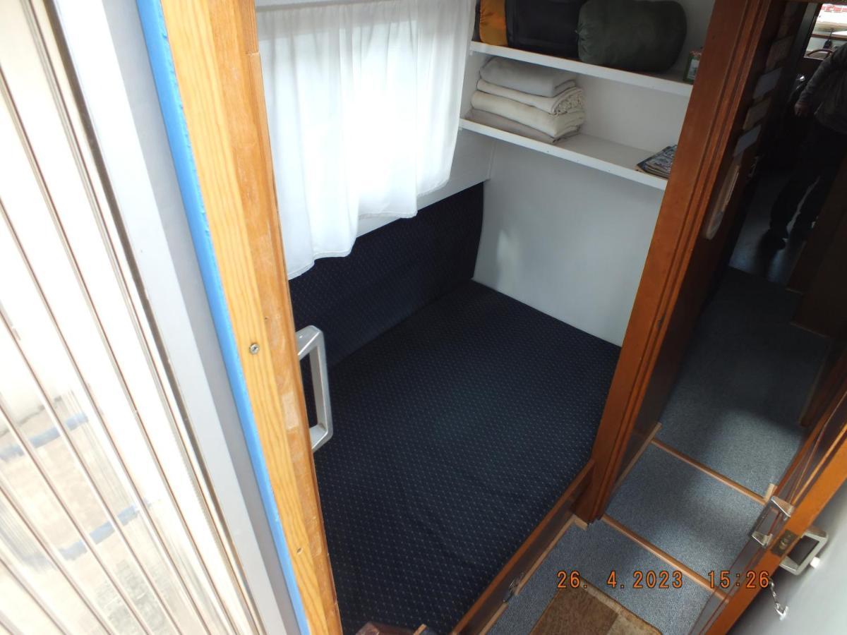 Zouw Hausboat Zakotven -Pouze Ubytovani Roudnice nad Labem Bagian luar foto