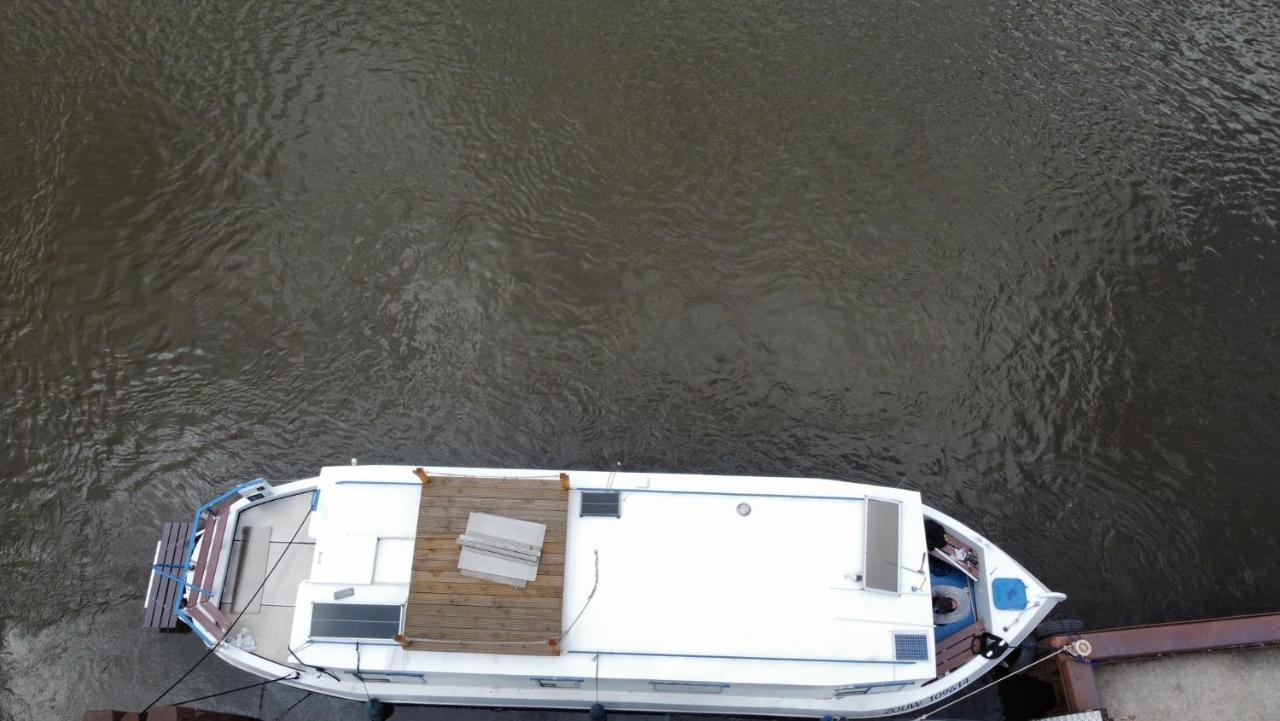 Zouw Hausboat Zakotven -Pouze Ubytovani Roudnice nad Labem Bagian luar foto