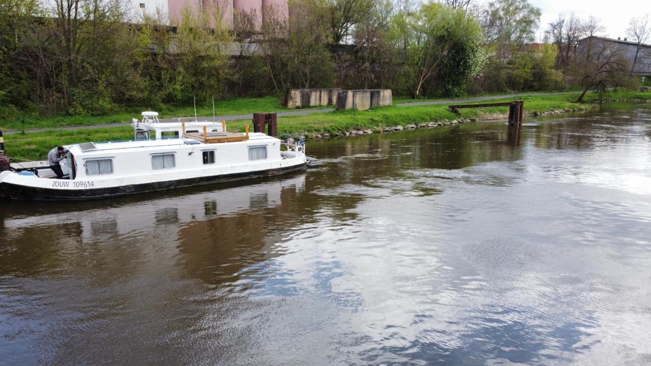 Zouw Hausboat Zakotven -Pouze Ubytovani Roudnice nad Labem Bagian luar foto