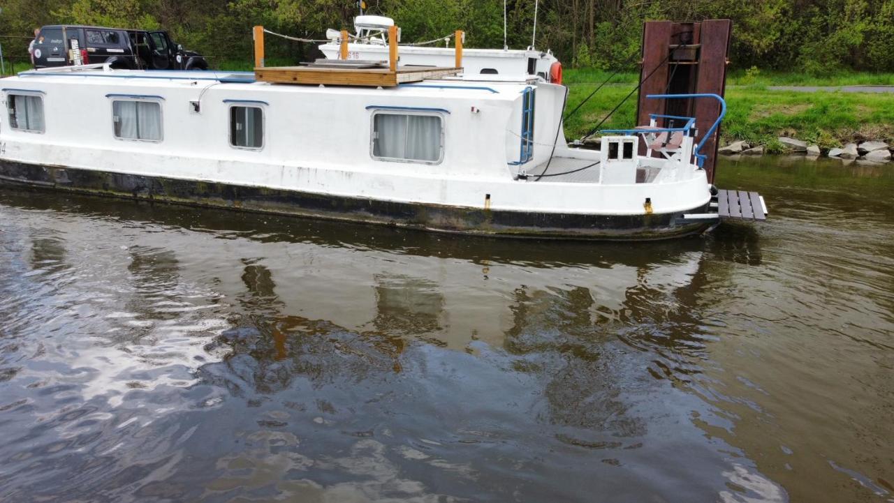 Zouw Hausboat Zakotven -Pouze Ubytovani Roudnice nad Labem Bagian luar foto