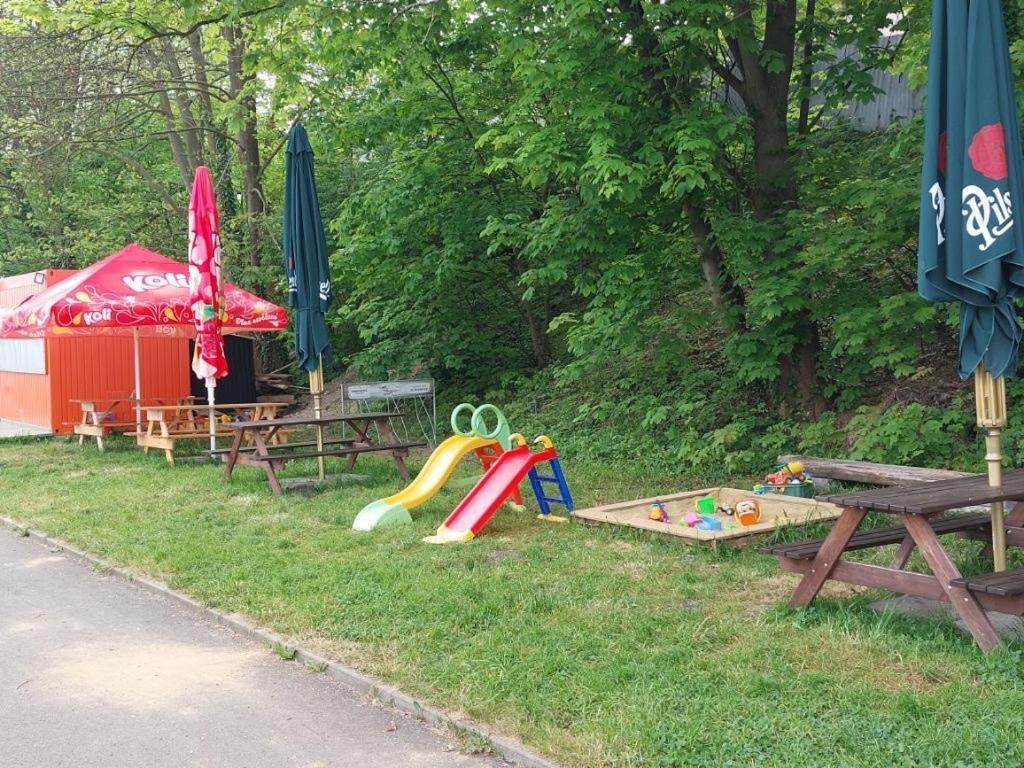 Zouw Hausboat Zakotven -Pouze Ubytovani Roudnice nad Labem Bagian luar foto