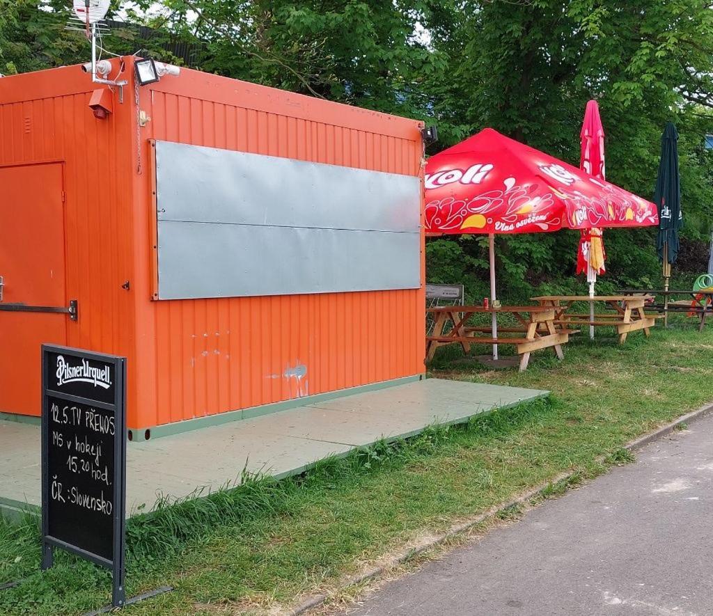 Zouw Hausboat Zakotven -Pouze Ubytovani Roudnice nad Labem Bagian luar foto